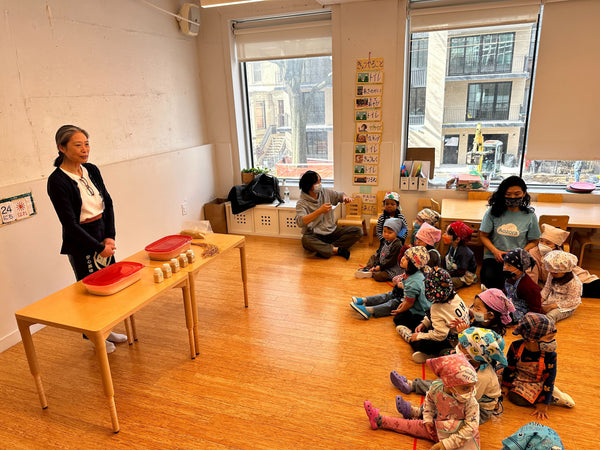 kids watching a presentation