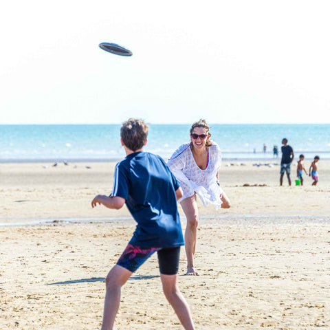 Couple Frisbee game