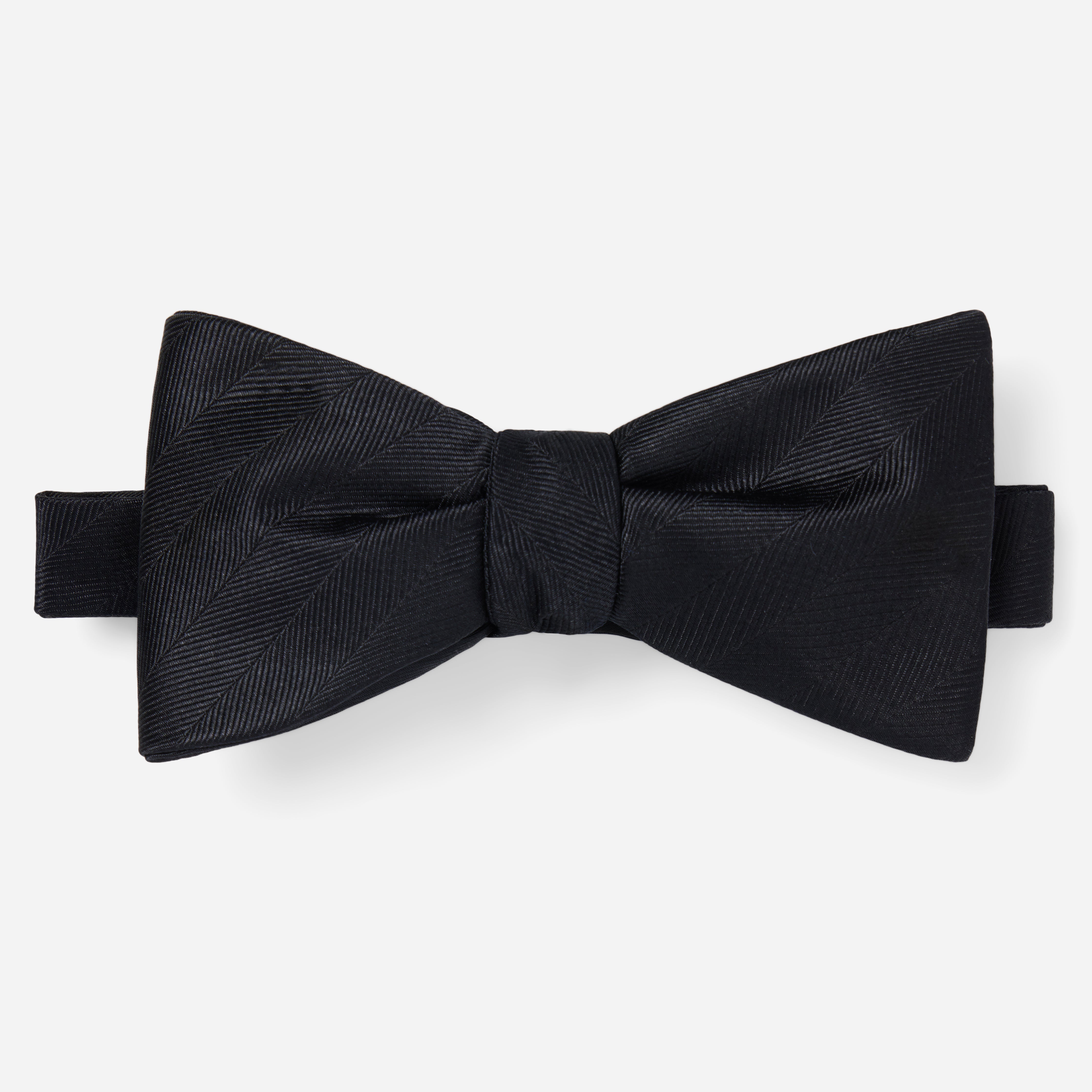 Silk crêpe bow tie in black