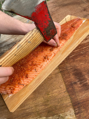 Flammlachs - Lachs auf Brett nageln