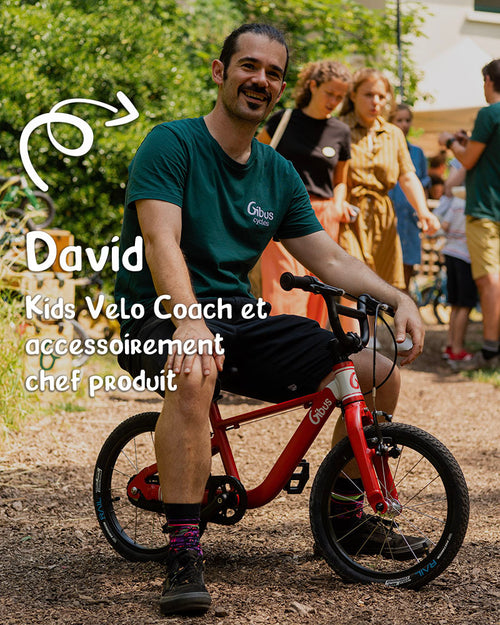 Kids Velo Coach Gibus Cycles sur un vélo