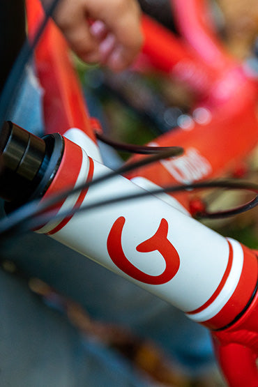 détail gros plan d'un vélo Gibus Cycles 20 pouces rouge