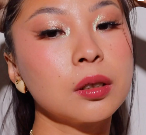 Tess Chung Holographic Eyeshadow look