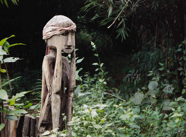 Statue funéraire de pleureur Jaraï (Vietnam)