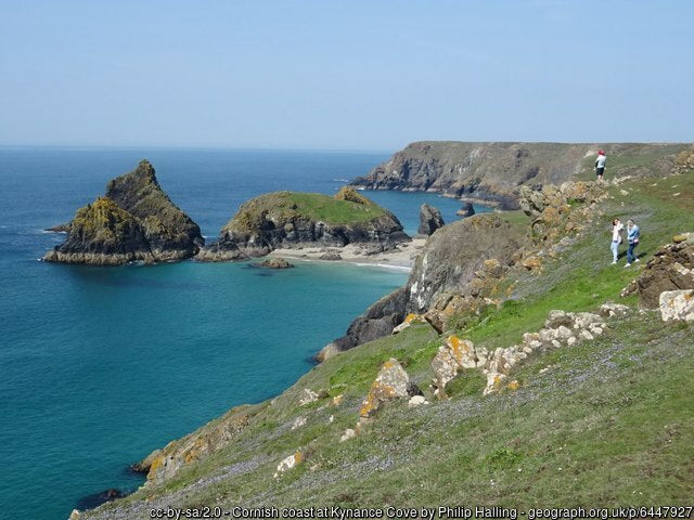 Kynance Cove is a great location for a picnic 