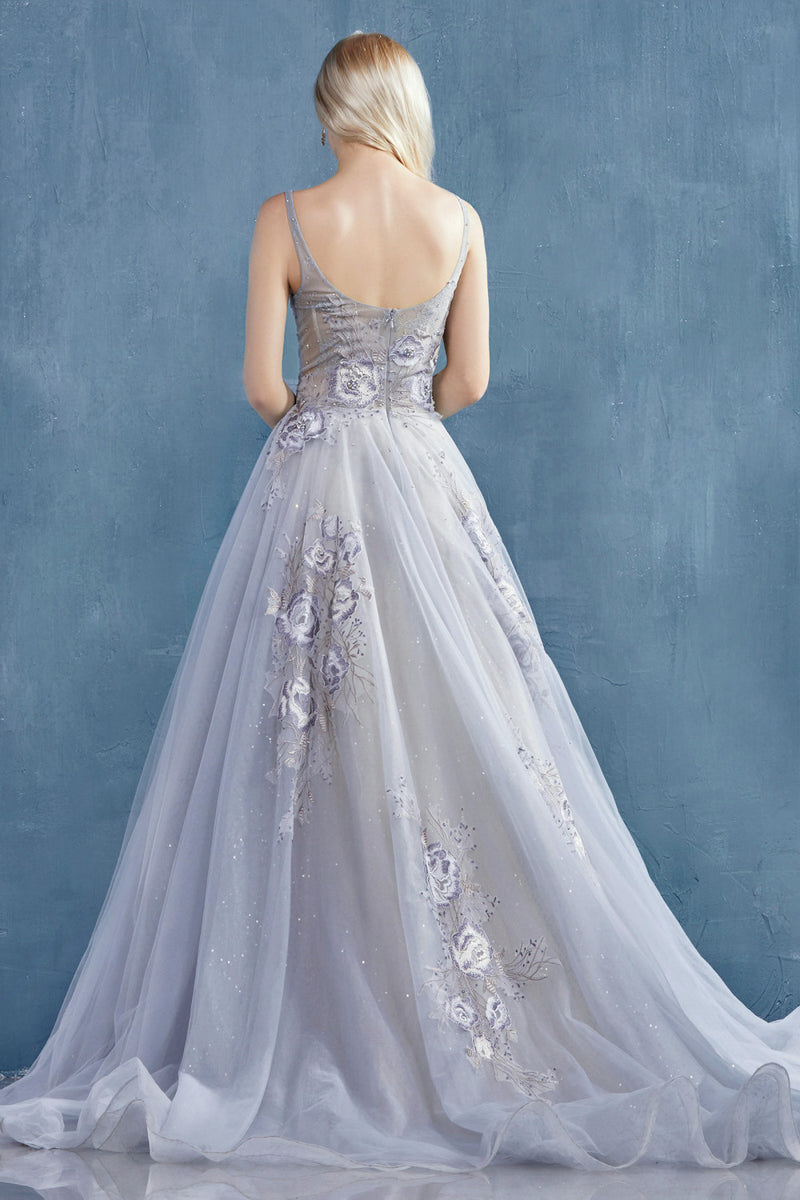 Dramatic v-neck tulle wedding gown with beaded lace detail | al-lilian-r