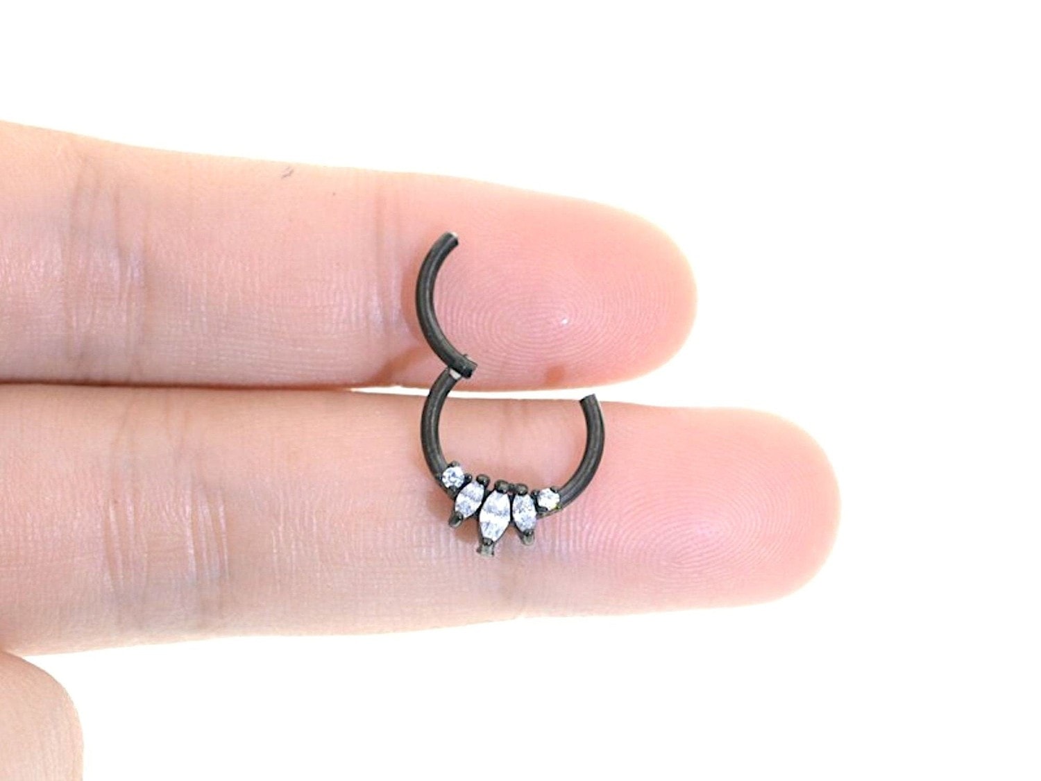 Septum Clicker with Five Black Gems in Prong Setting – Esoteric Organics