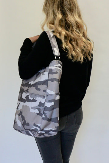 Shoulder Bag in Grey Camo