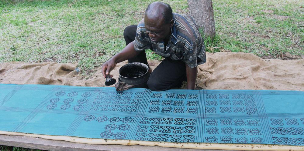 Making adinkra