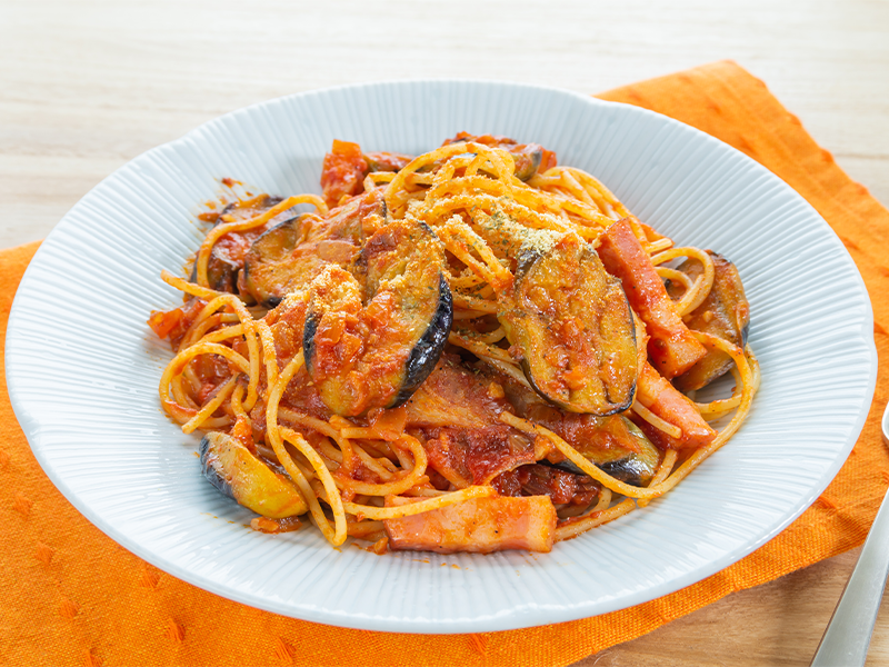 Healthy Pasta Dish with Bacon and Aubergine