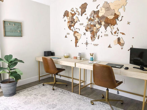 3D Weltkarte Holz in Multicolor in einem Home Office