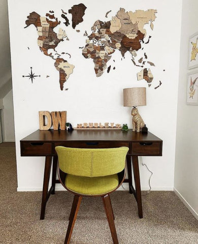3D Weltkarte Holz in Multicolor in einem Arbeitszimmer