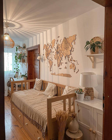 Holz-Weltkarte im Boho-Stil für das Wohnzimmer