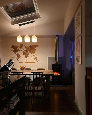 Wandkunst aus Holz mit Weltkarte für die Küche