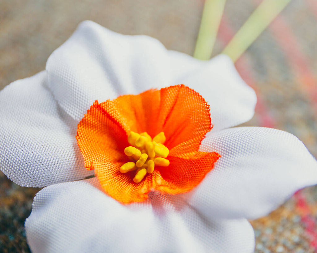 Seidenblume Narzisse als Boutonnière, bzw. Knopflochblume