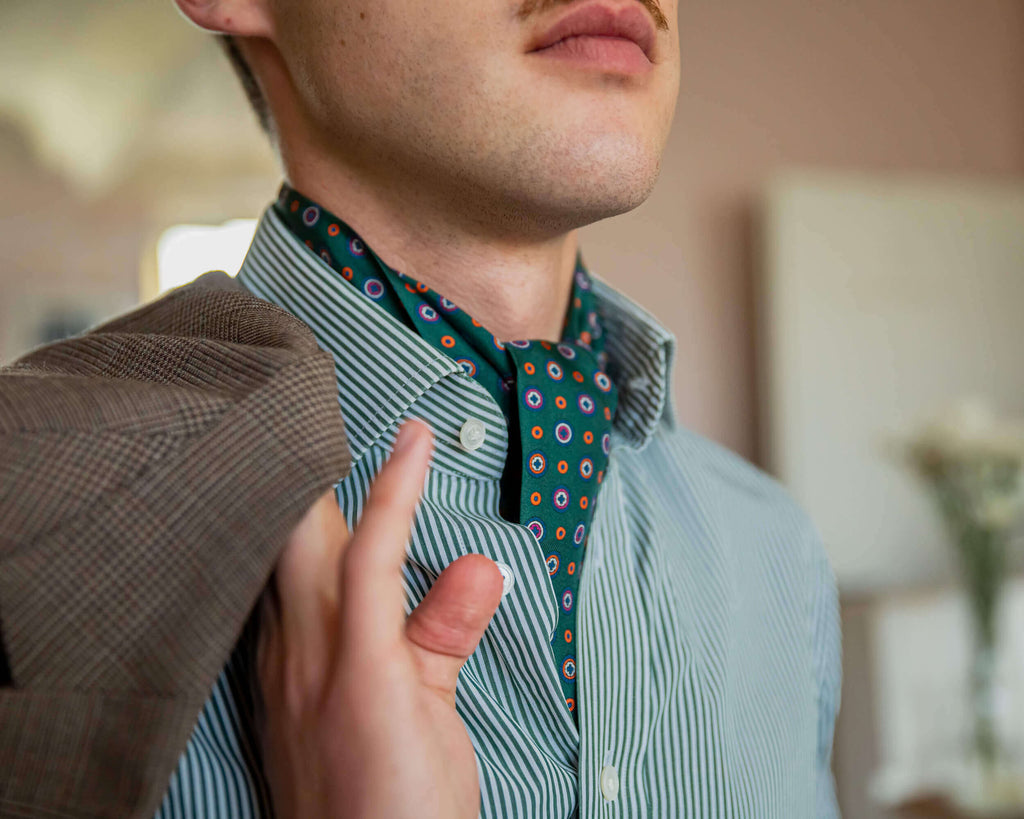 Grüne Cravat, Ascot Tie mit grünem Hemd