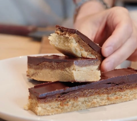 Recipe from Bloom&Cie chocolate caramel bar with CBD