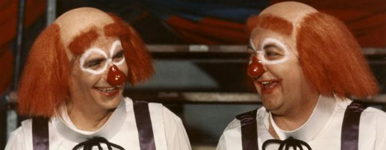 Louis de Finess et Coluche en clown