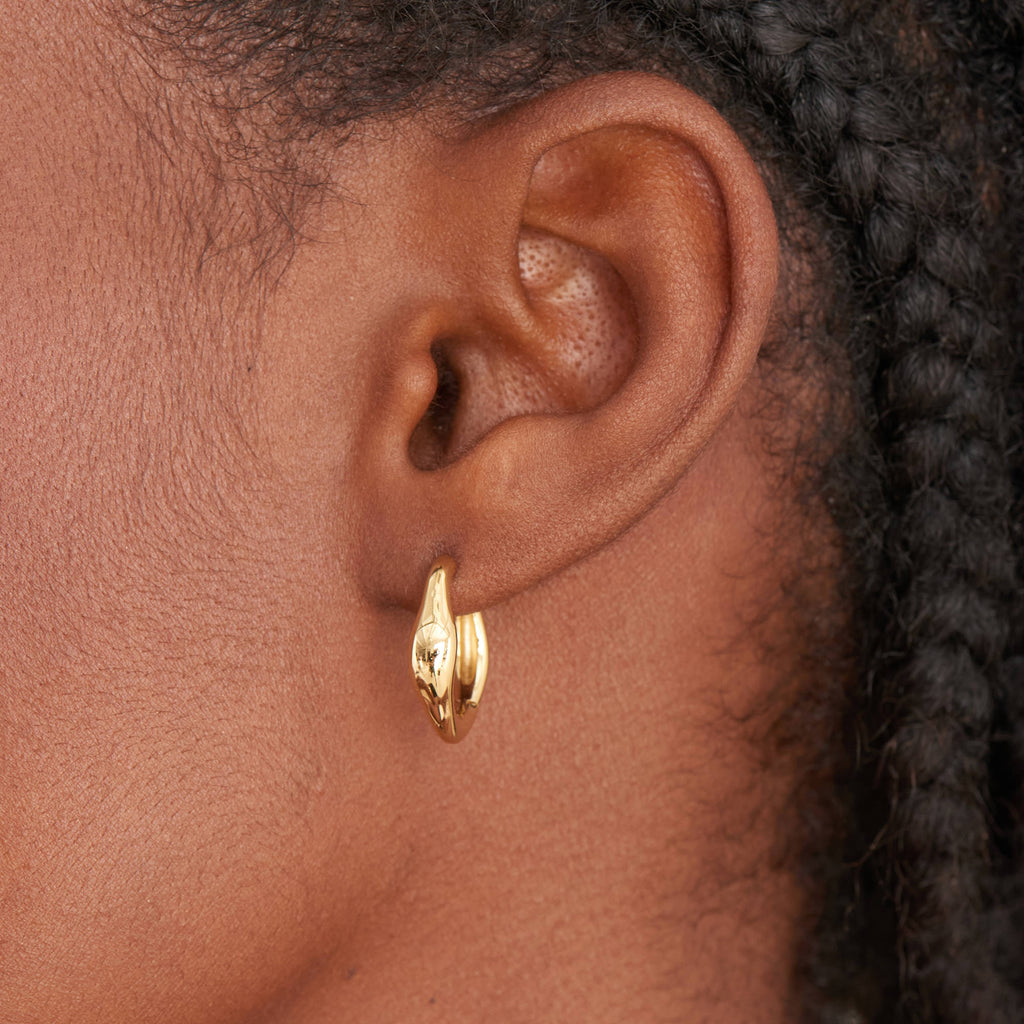 Gold Wave Huggie Hoop Earrings – Ania Haie EU