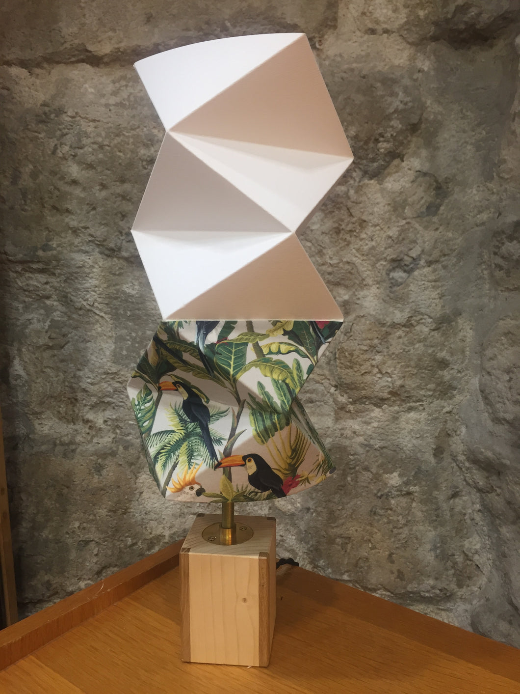 Lampe à poser en origami toucan en papier FSC et matières recyclées