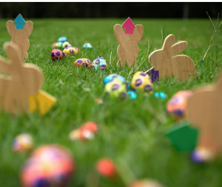 Sustainable toys as gifts for easter. Wooden Easter Bunnies.