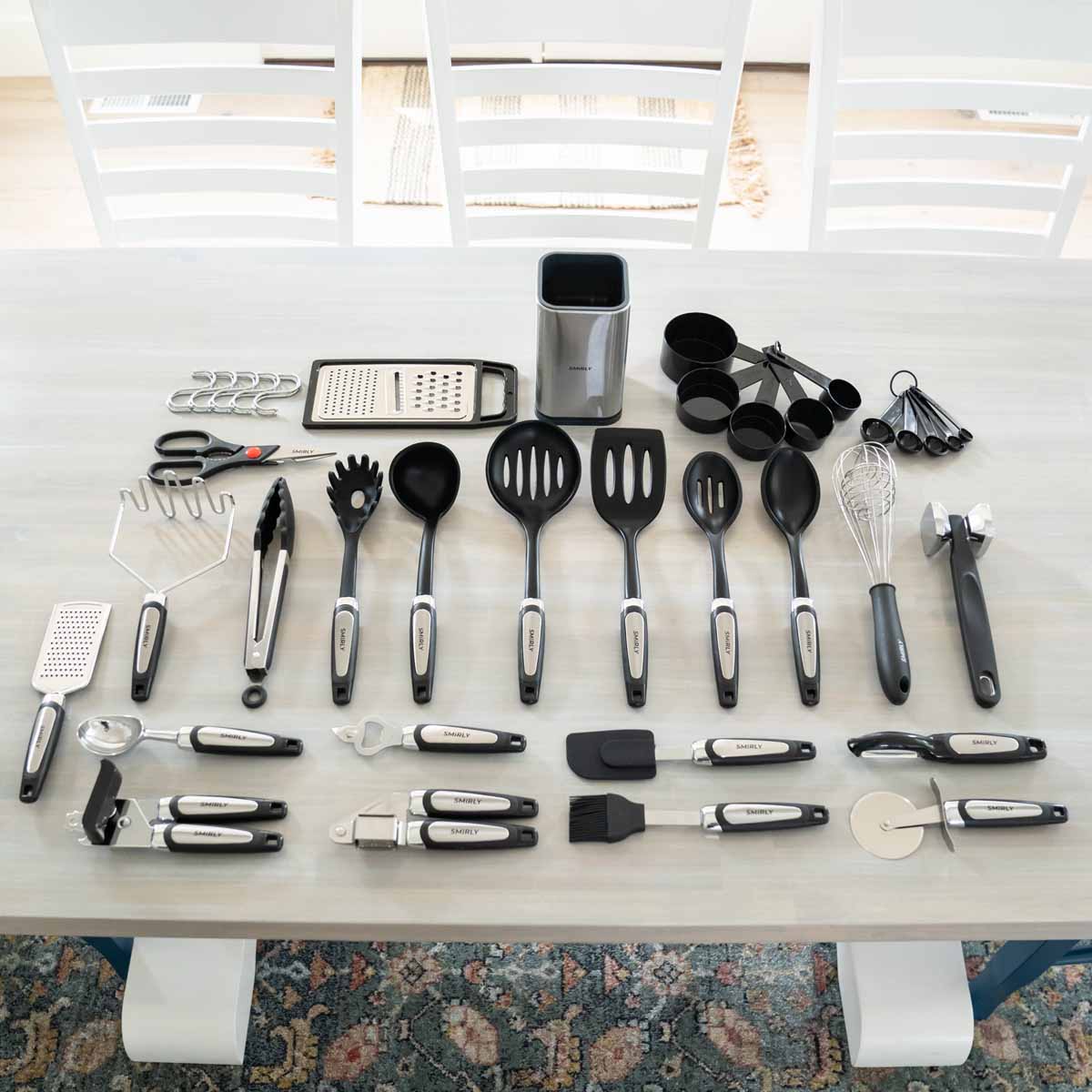 Smirly Stainless Steel Utensil Set in Black