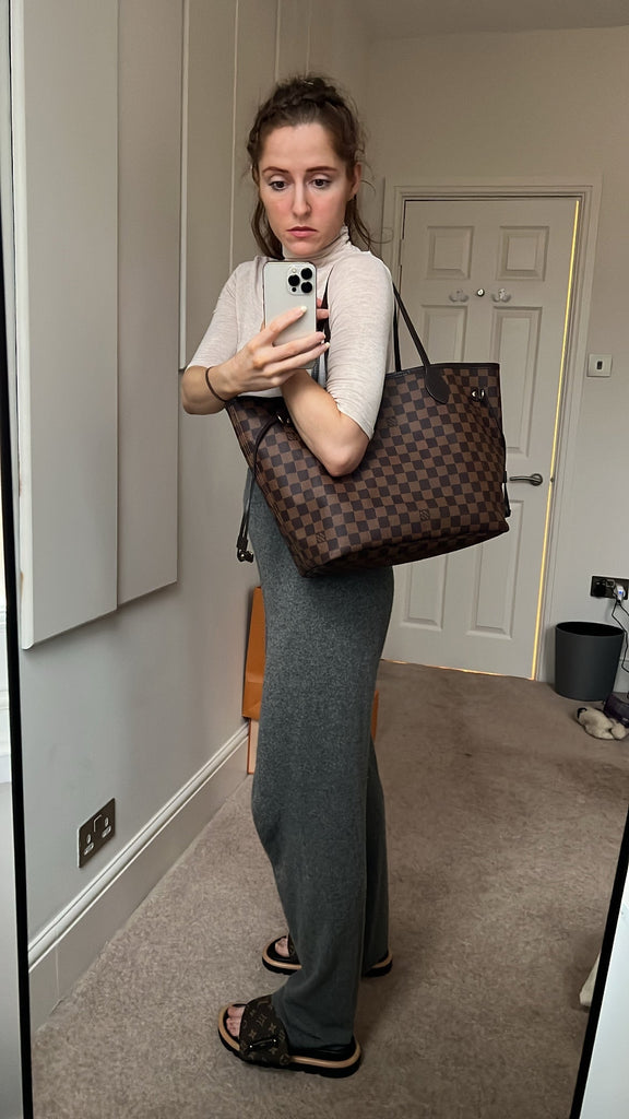 My first LV purchase! Neverfull MM tote bag in Monogram Empreinte leather  in colour Dune. 🤎 Pochette was included. Let the addiction begin lol. : r/ Louisvuitton