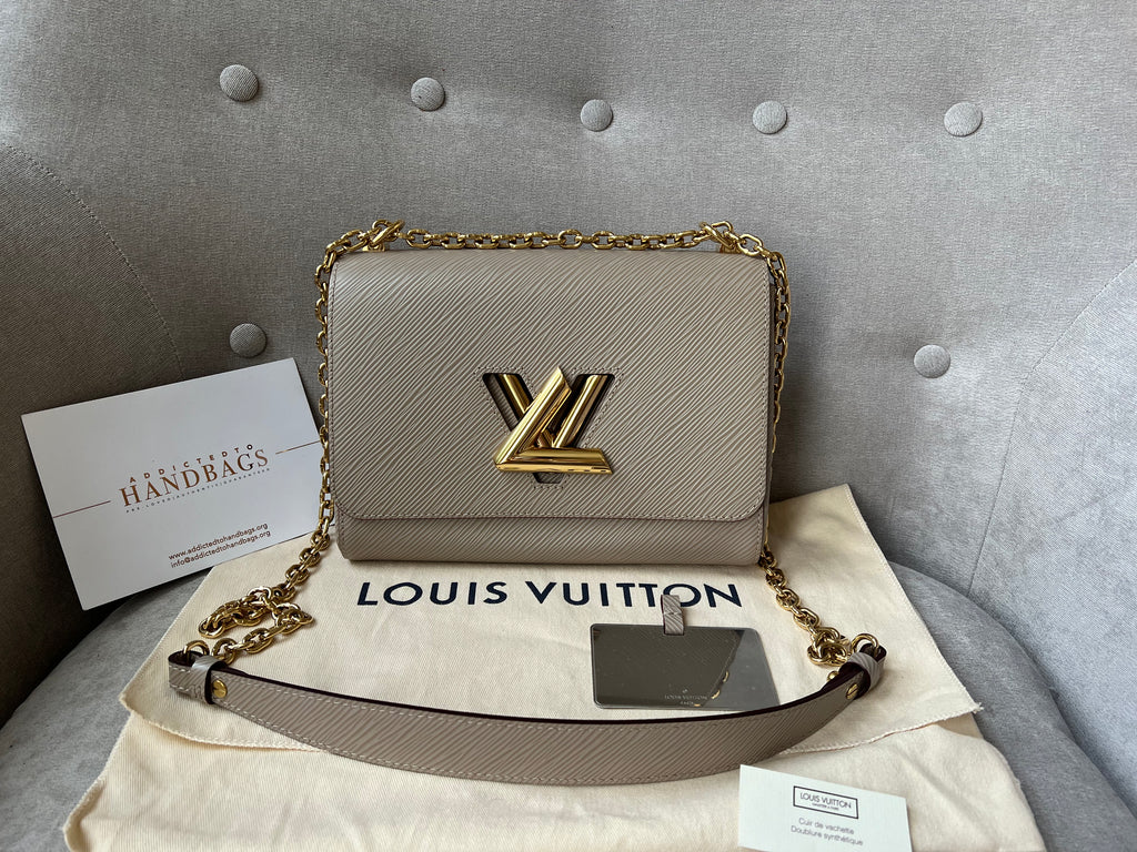 ✨ MONOGLAM ✨ on Louis Vuitton Pochette Métis East West 💙 #luxurybags  #louisvuittonbag #lvmonogram 