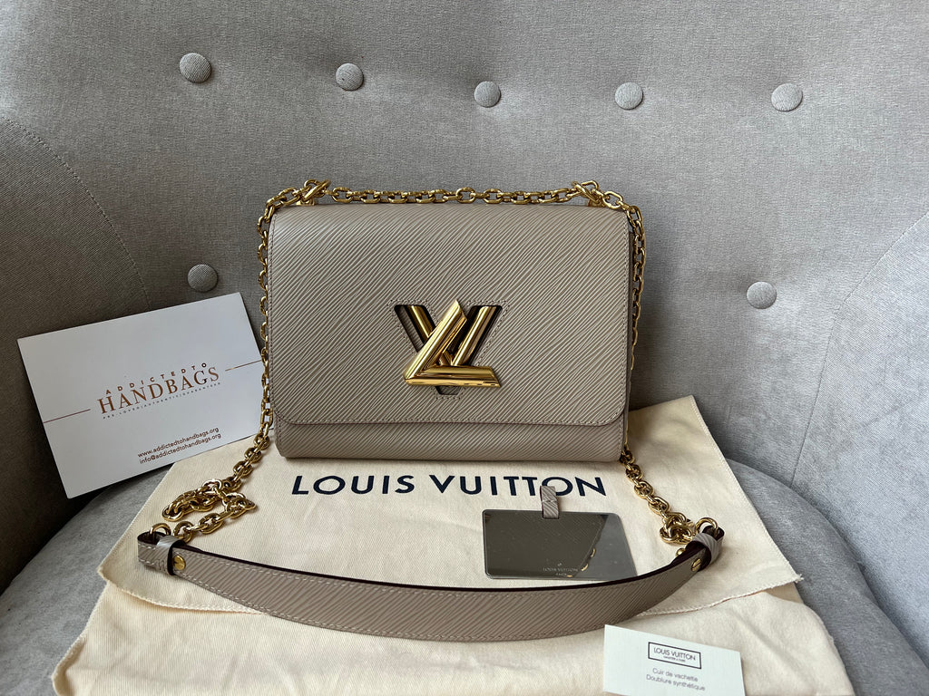 LOUIS VUITTON Pochette Métis East West Monogram. Size