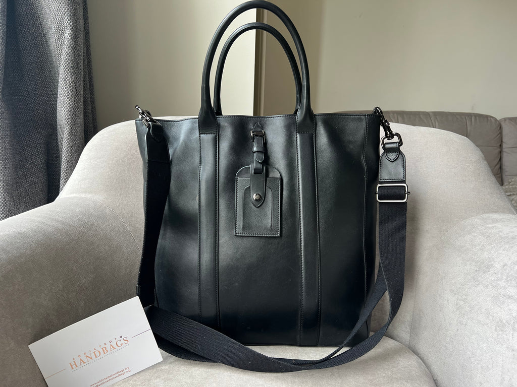 Louis Vuitton Monogram Canvas District PM Messenger Bag (SHF-m1A18g) –  LuxeDH
