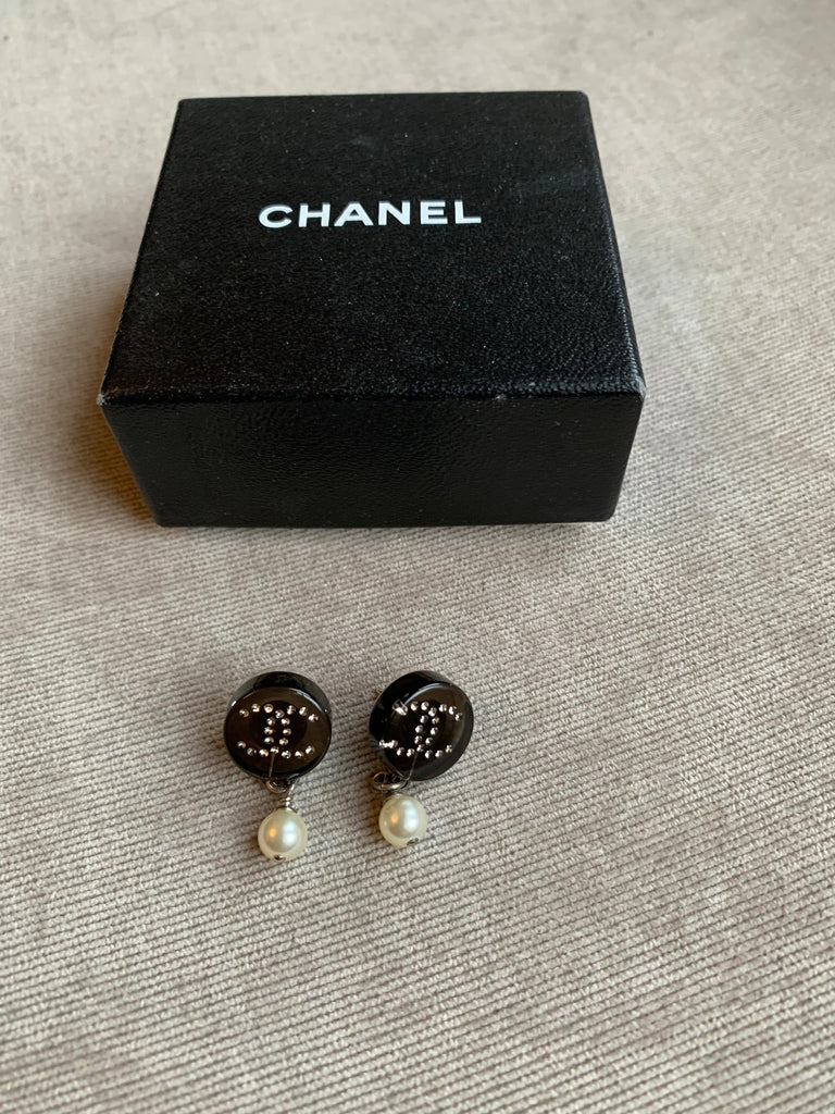 Chanel Diamante Resin Stud Earrings with CC Detail – Addicted to Handbags
