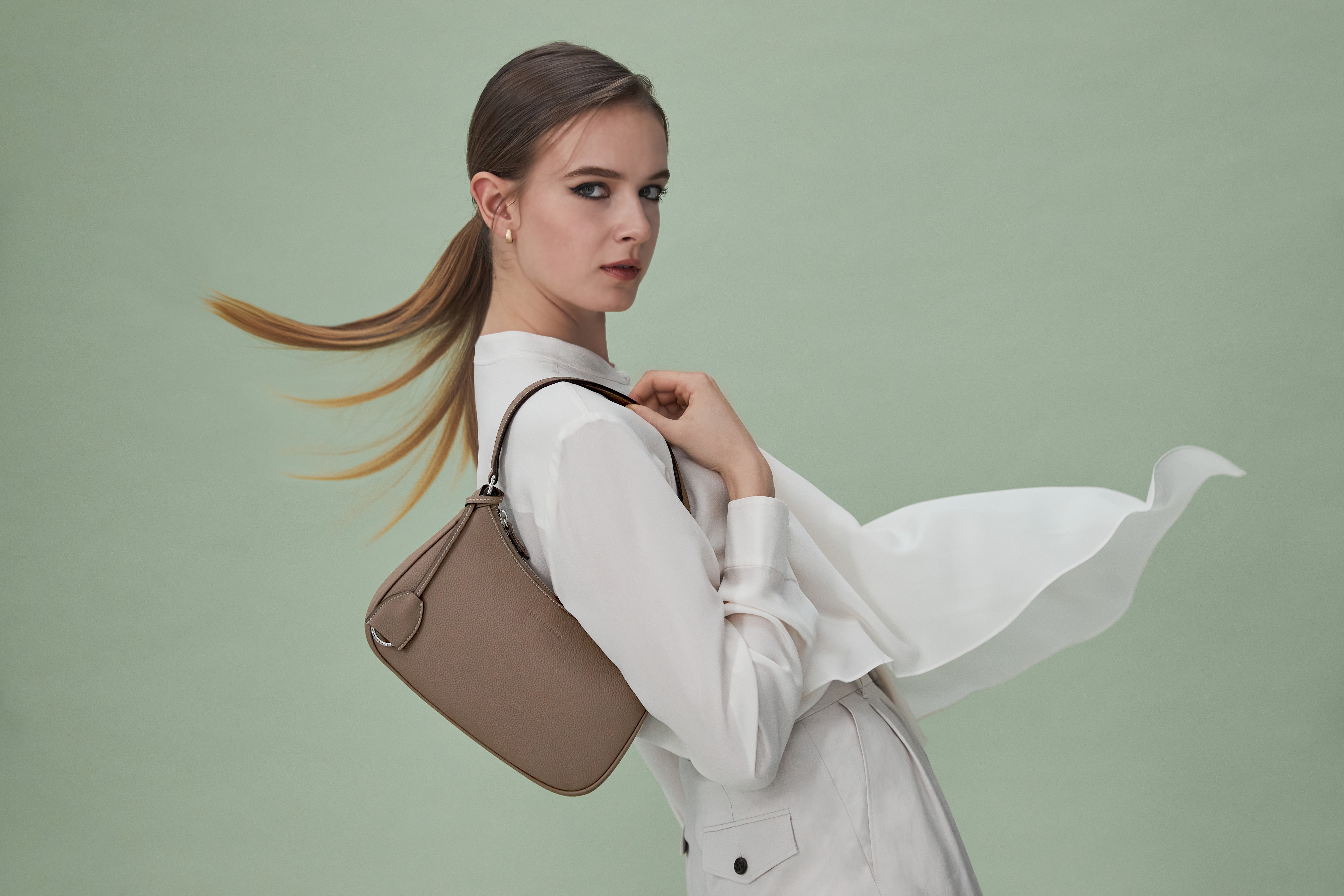 Handbag Styling Tips: The Art of Choosing the Perfect Handbag for Every  Look
