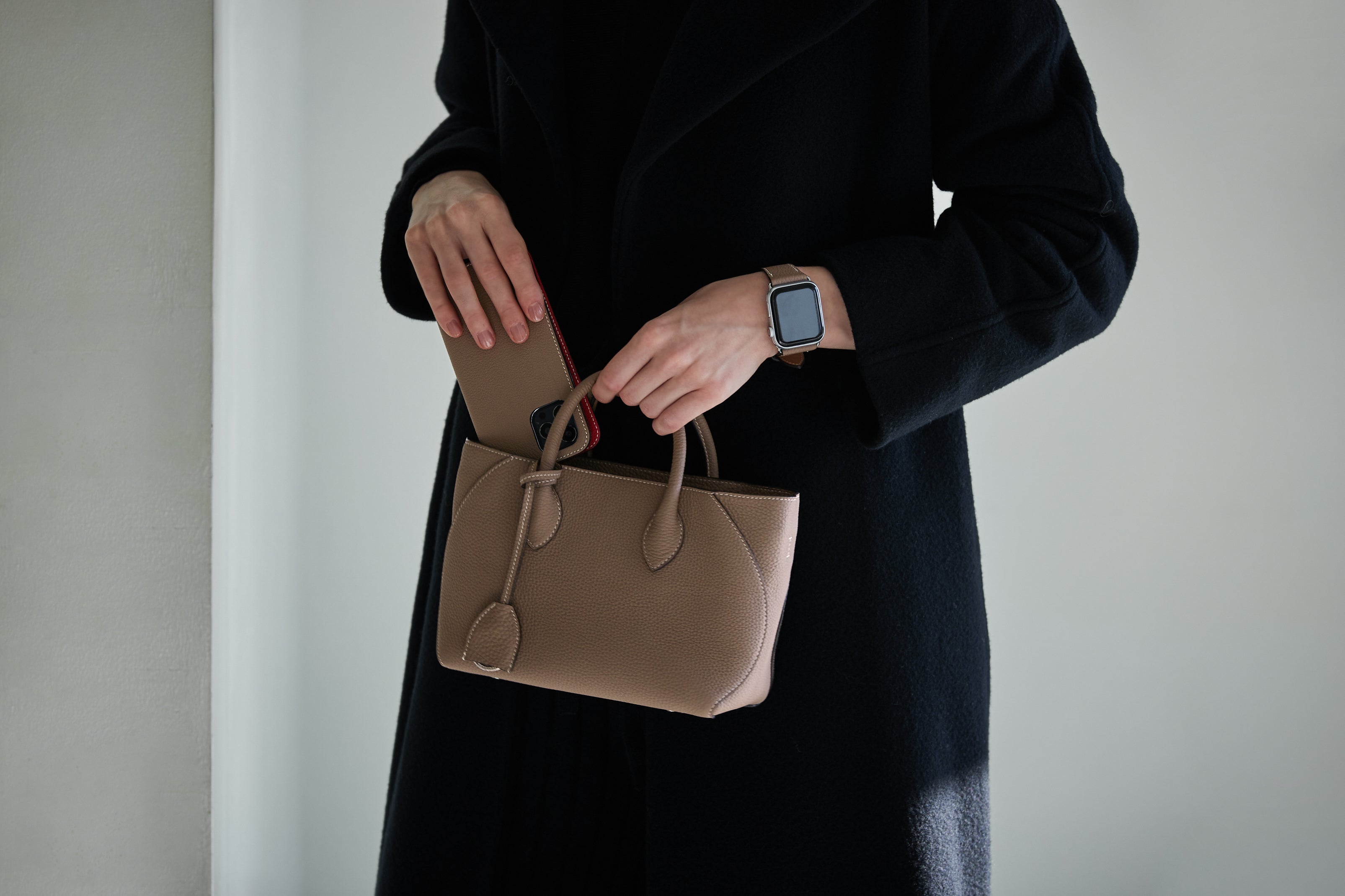 The Mini Mia as a business handbag for the most important items in everyday business life