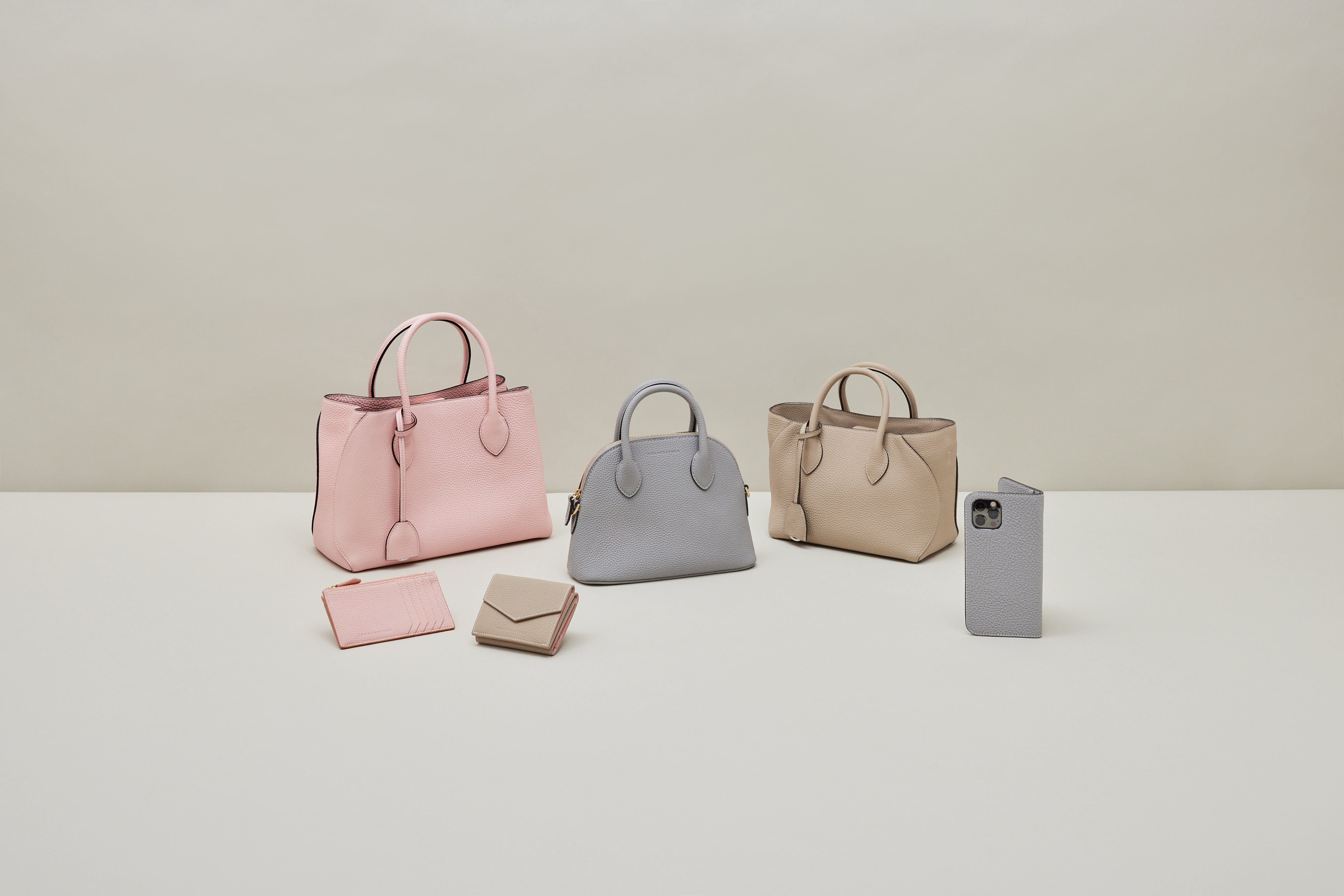 A selection of premium leather bags by BONAVENTURA.