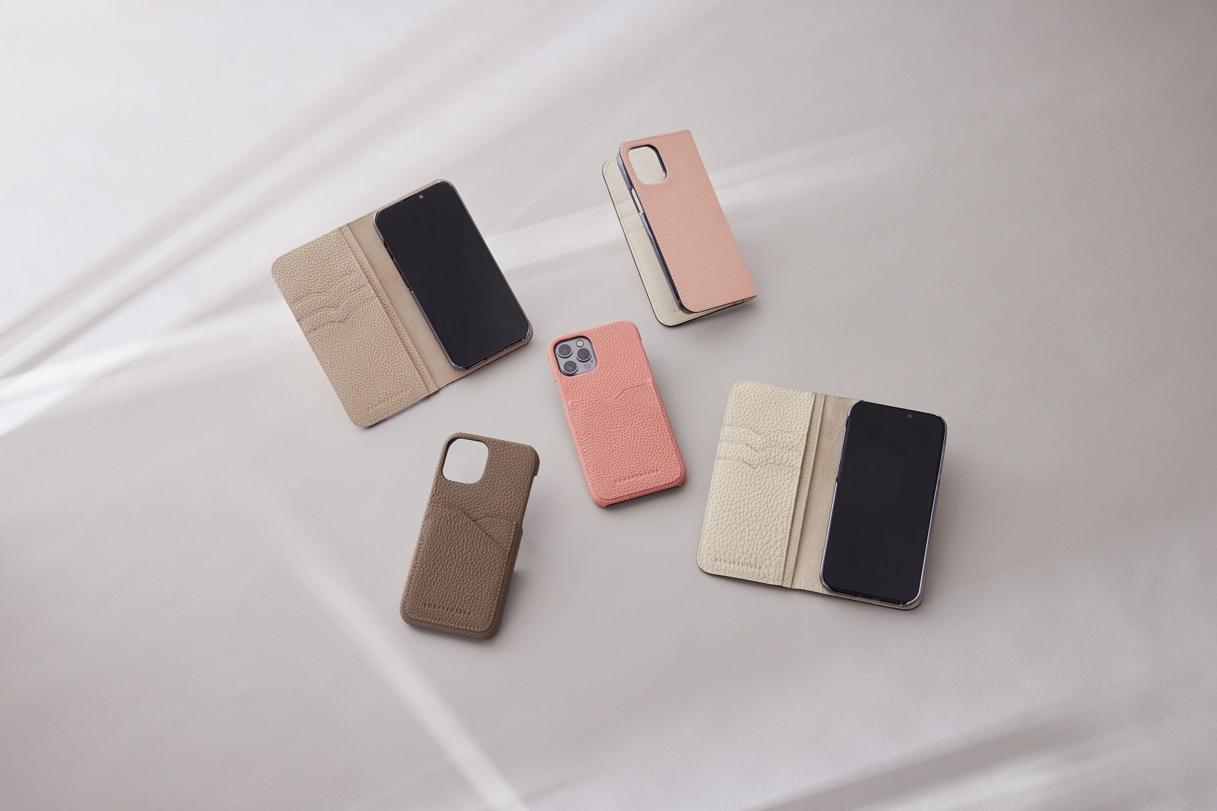 Various exclusive iPhone cases from BONAVENTURA that illustrate the diversity of designs and materials.