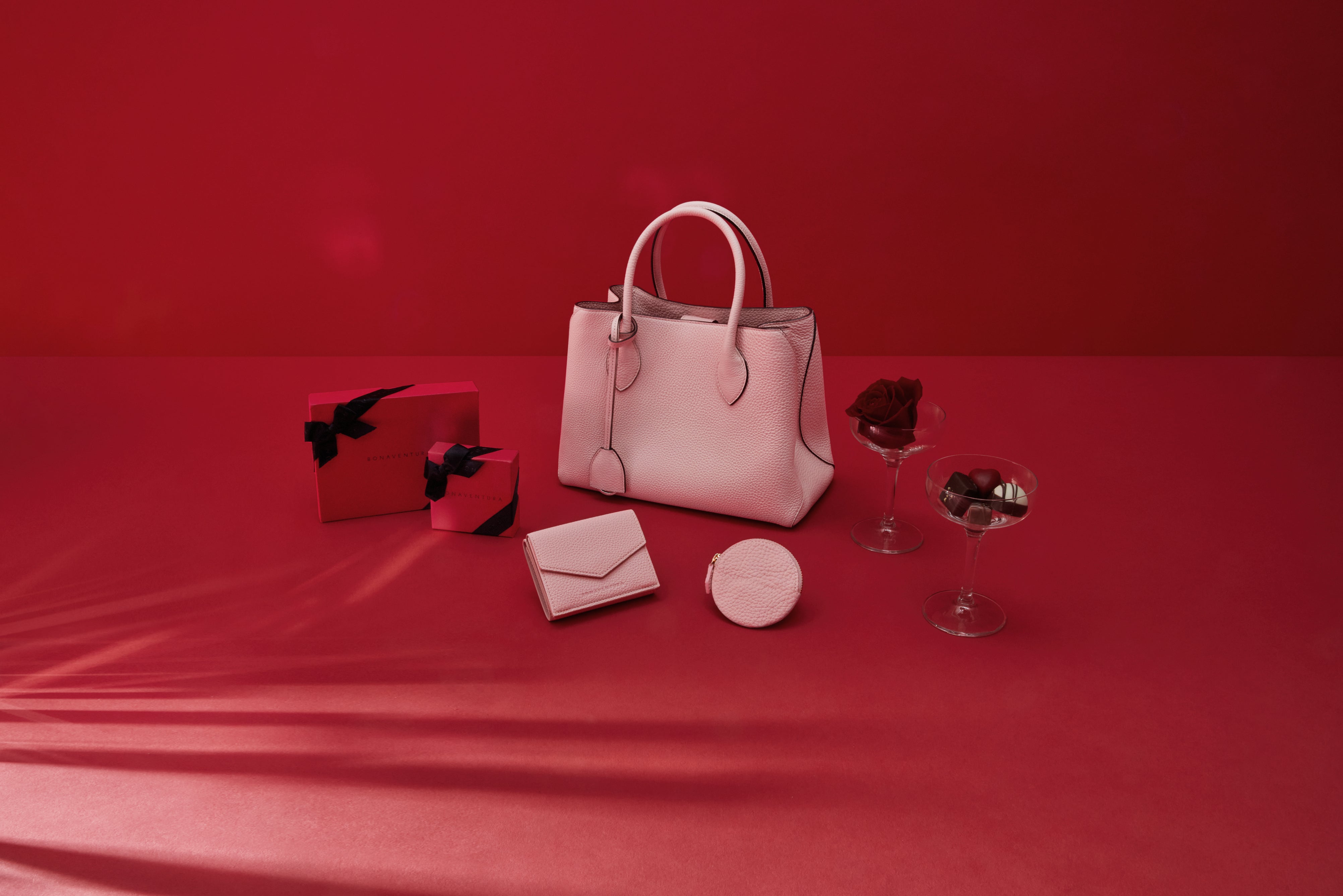 Elegant BONAVENTURA leather handbag, ideal for Valentine's Day gifts.