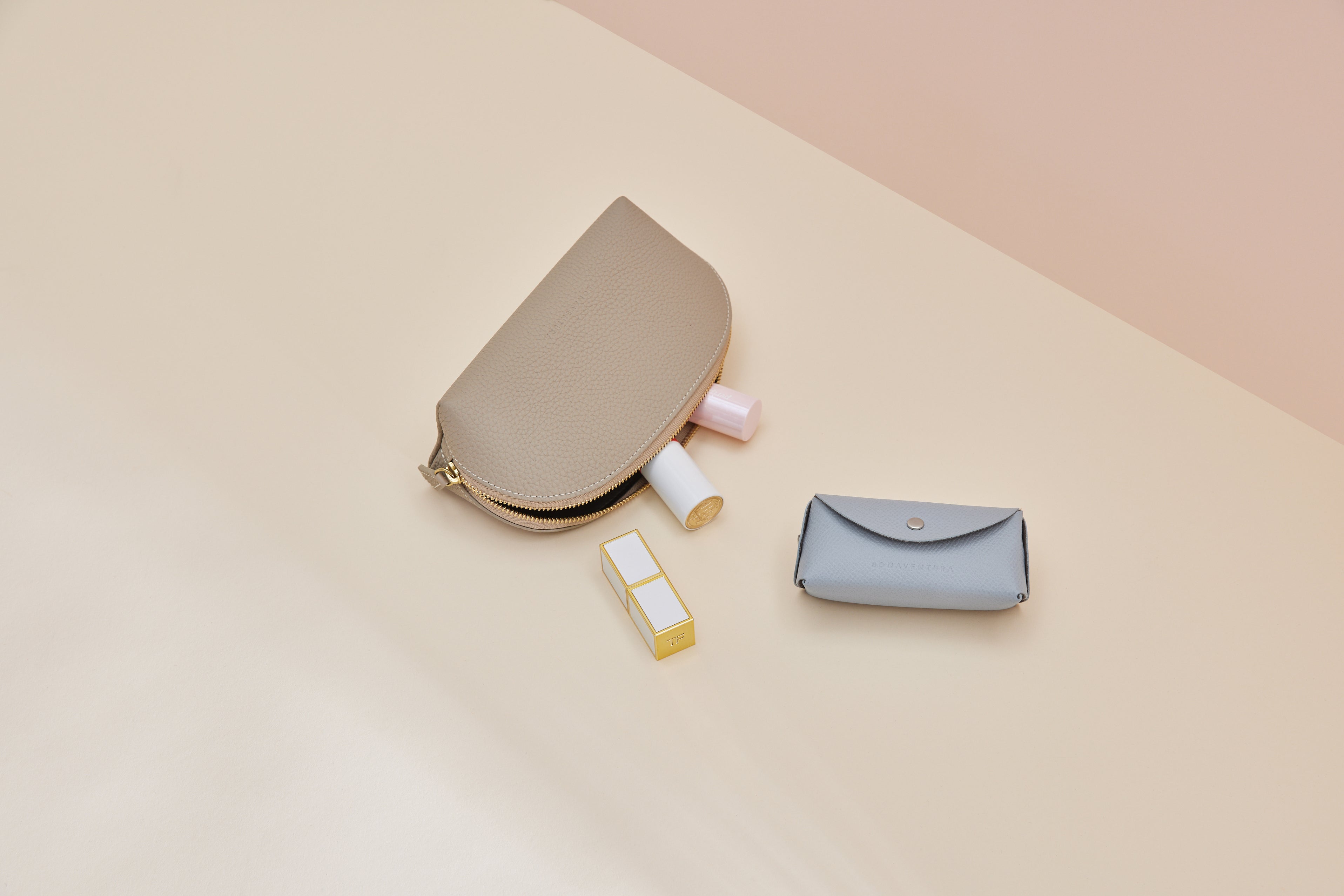 The BONAVENTURA cosmetic bag, which fits into every travel bag. 