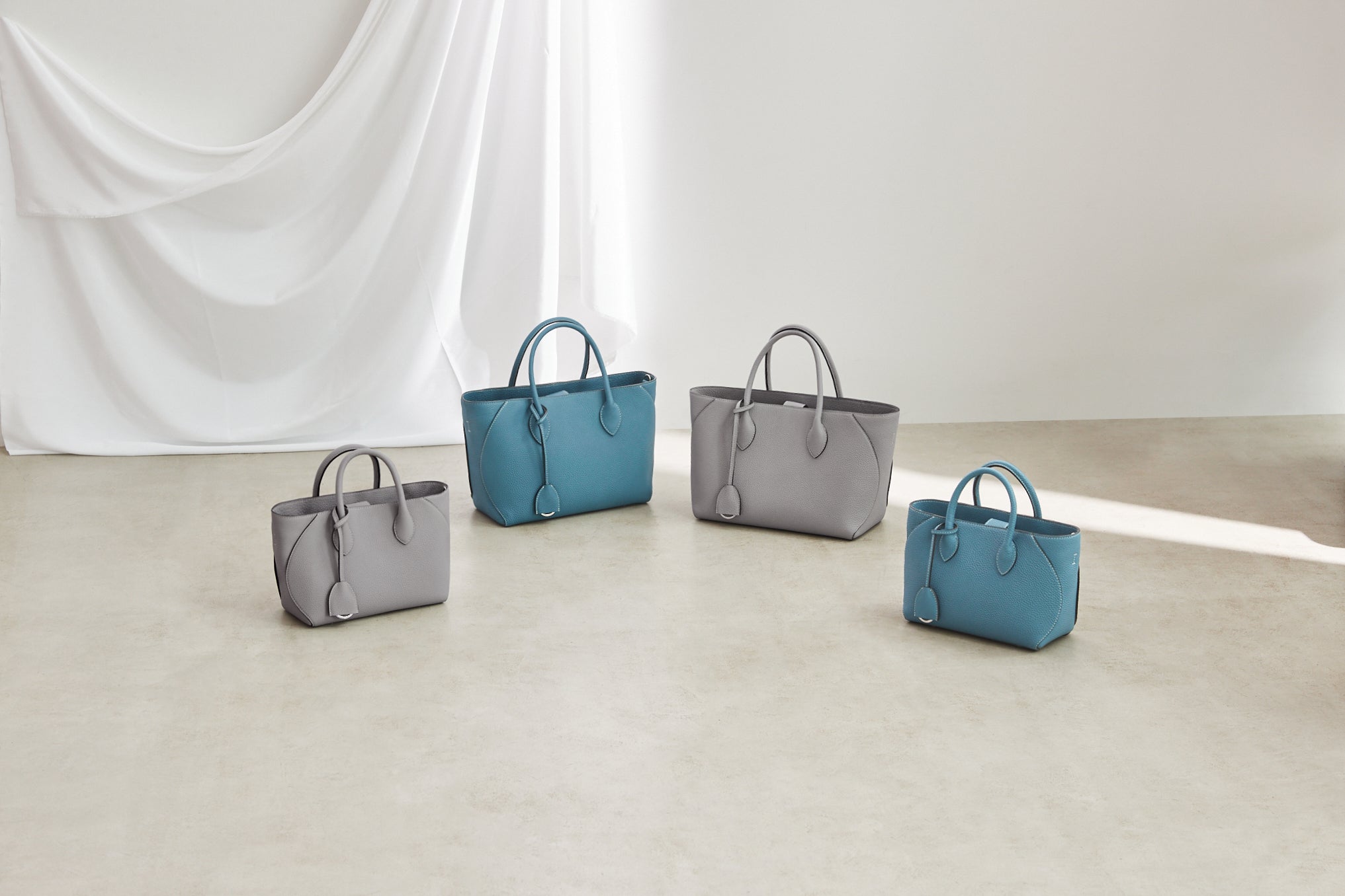 A large selection of elegant winter handbags from BONAVENTURA.