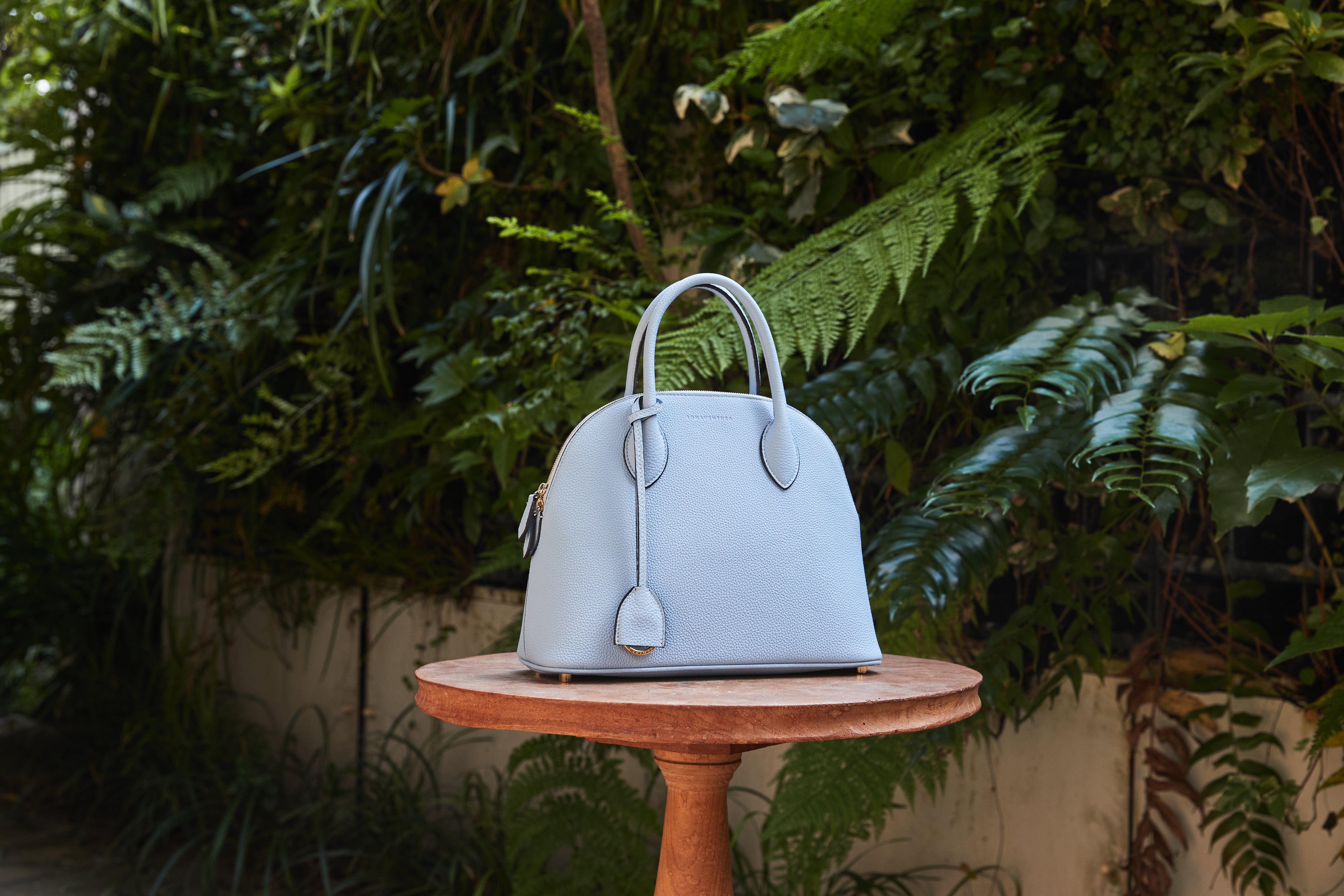 Den elegante Emma Bag fra BONAVENTURA, laget av bærekraftig Fjord fullnarvet skinn.