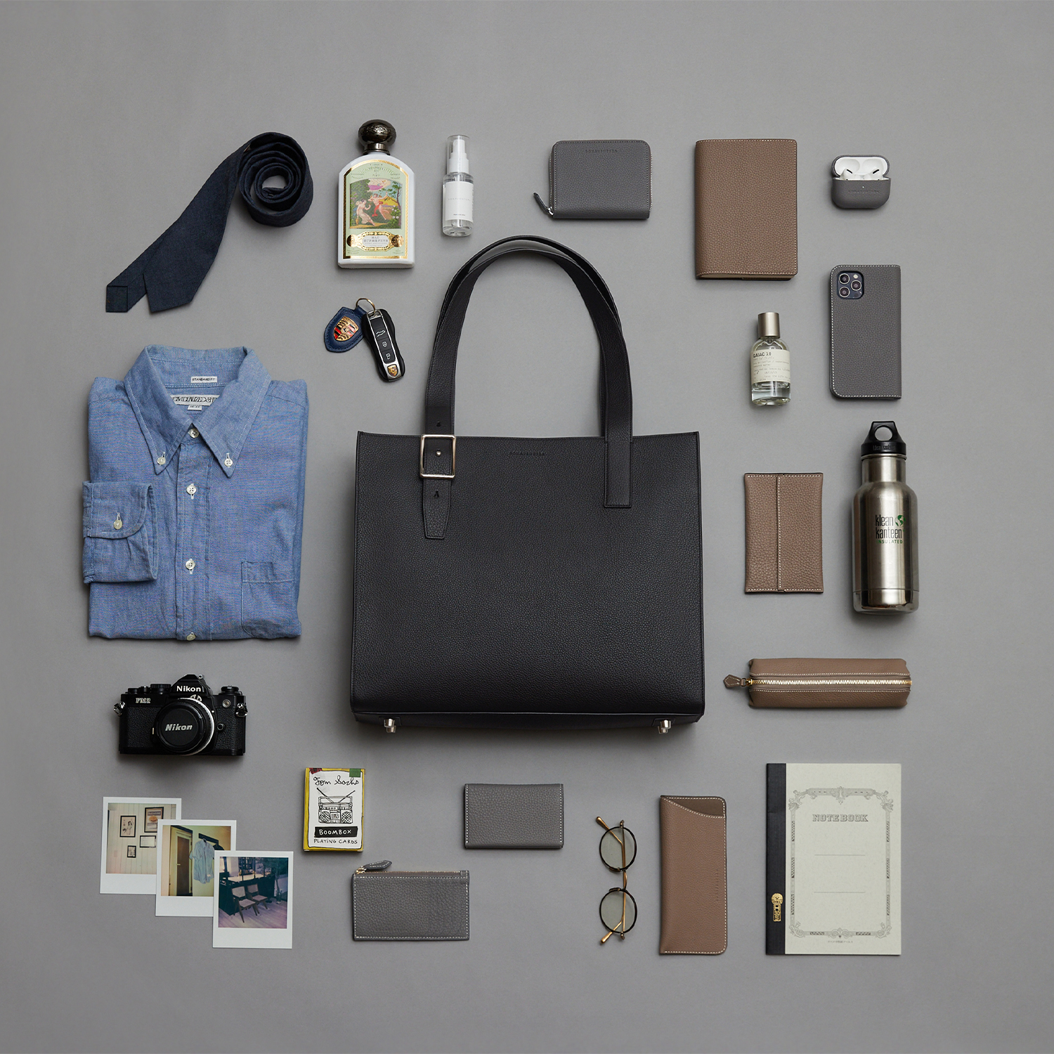 A large BONAVENTURA handbag that offers plenty of space for travel essentials.