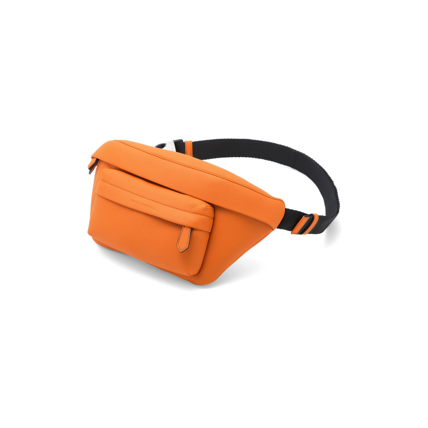 El versátil bolso Luca Fjord Crossbody de BONAVENTURA como un destacado de verano en color naranja.