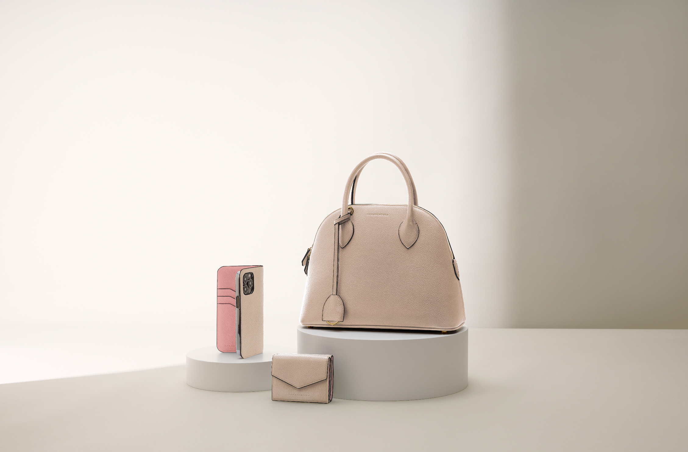 A selection of high-quality leather products from BONAVENTURA.