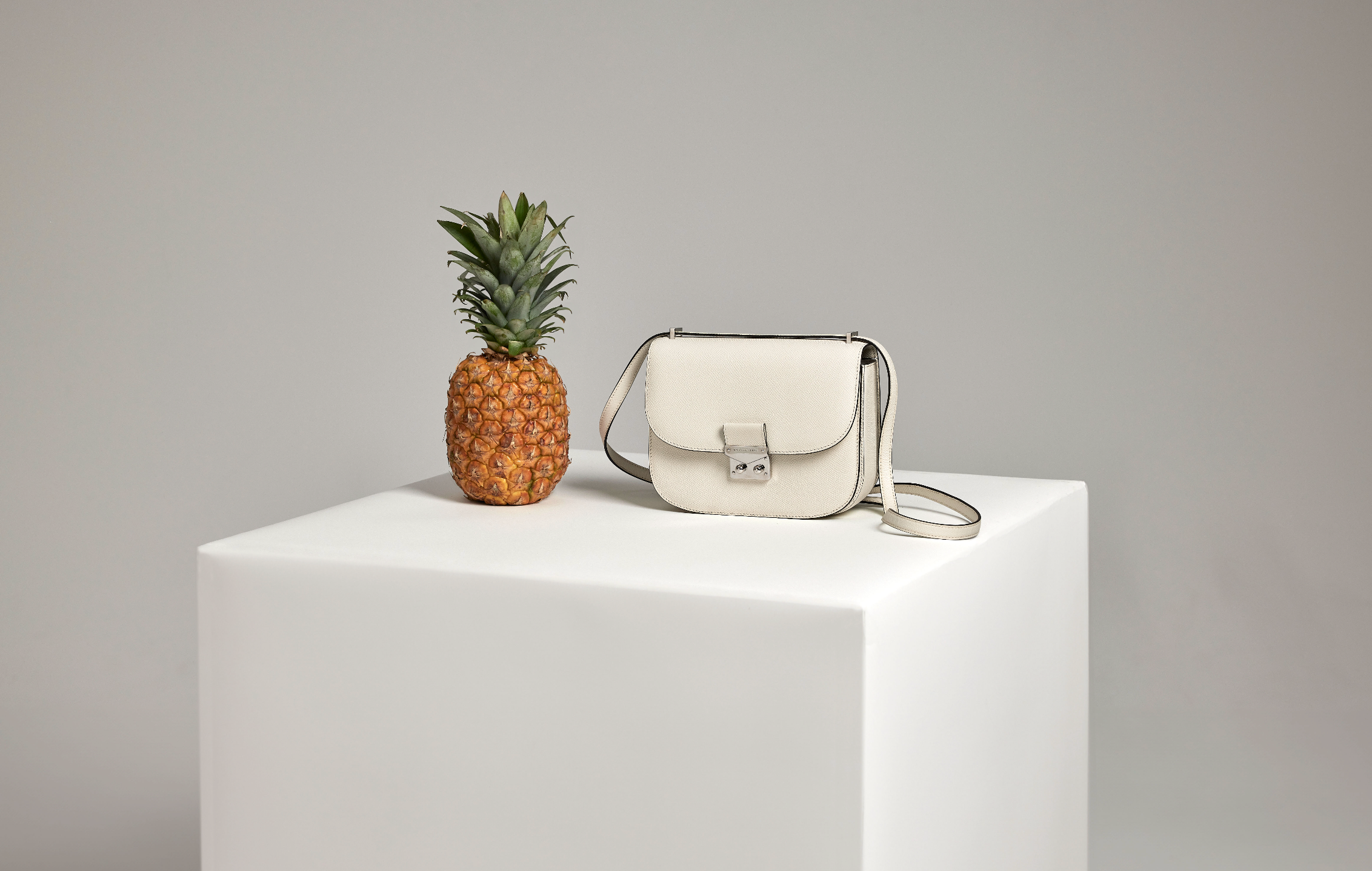 Elegantní kožená kabelka BONAVENTURA vyrobená z udržitelné celokožené kůže.