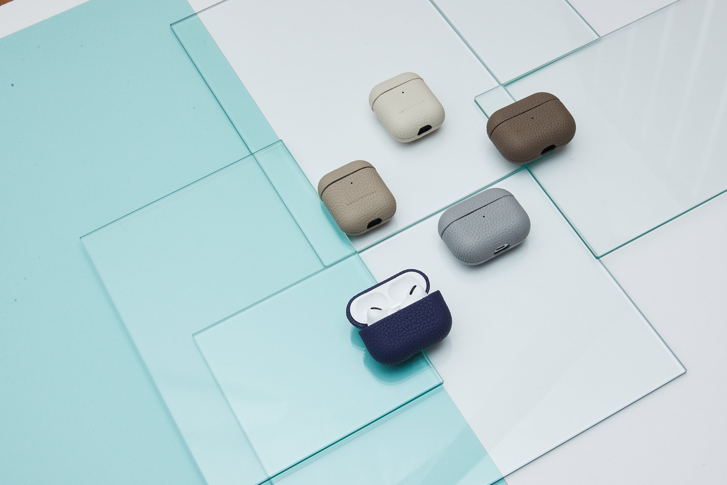 BONAVENTURA leather cases offer a colorful variety of options for the AirPods Pro2.