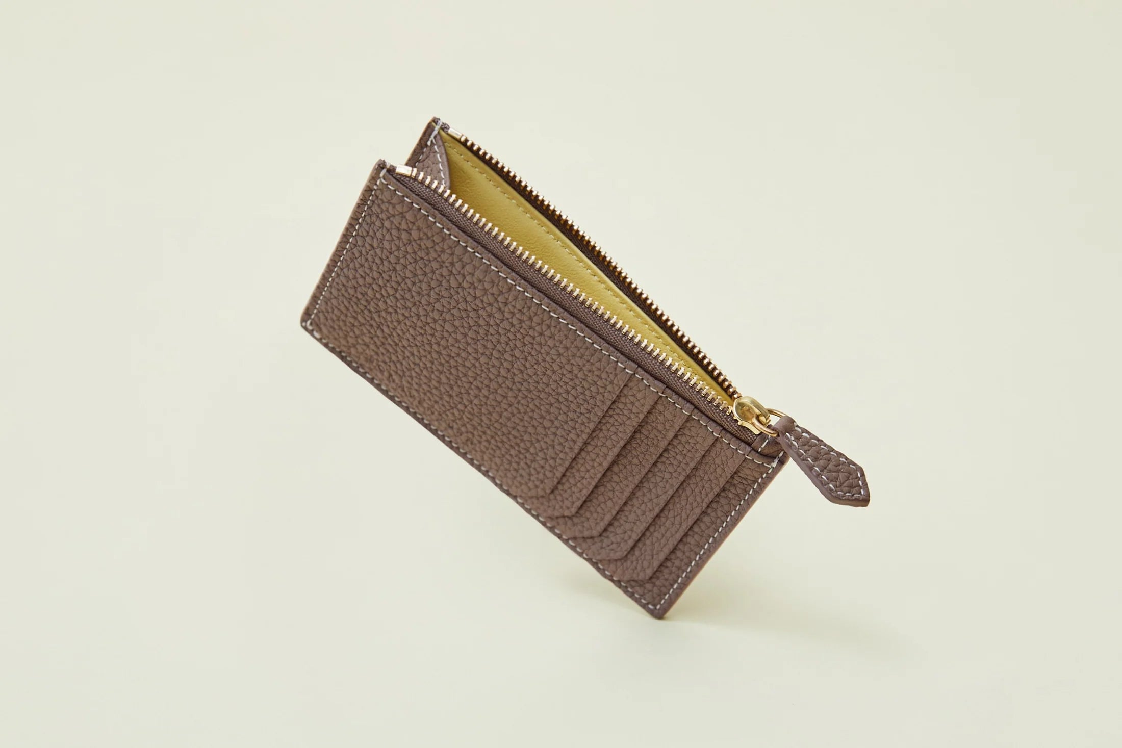Detailed view of BONAVENTURA leather wallet made with high-quality Fjord leather.