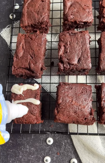 spooky brownie 1.png__PID:a47257c0-f61c-4041-a9c8-611e8972cceb