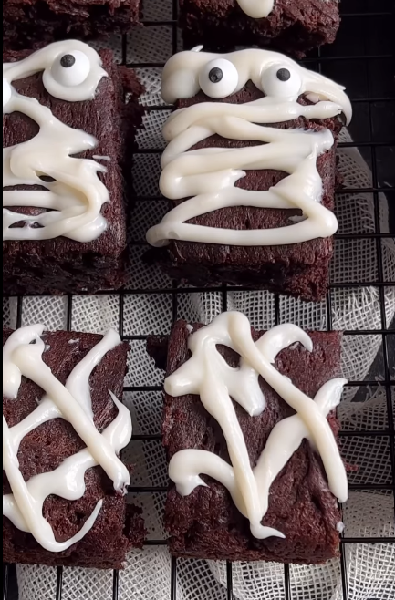 spooky brownie 2.png__PID:7257c0f6-1c70-4129-8861-1e8972ccebb2