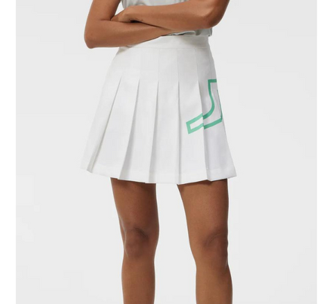 20 Hottest Golf Skirts and Skorts for Trendsetters - Groovy Girl Gifts