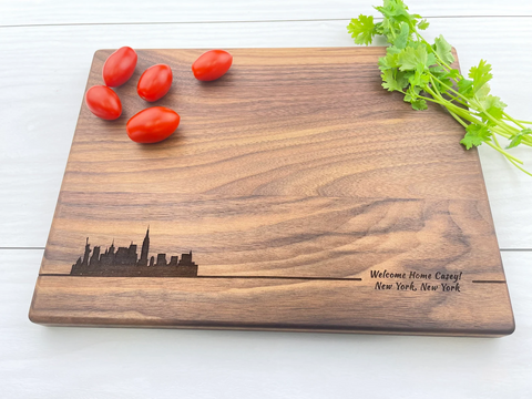 https://cdn.shopify.com/s/files/1/0506/7757/9968/files/best-personalized-cutting-boards_30_480x480.png?v=1652733942