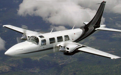 Piper Aerostar in cruise